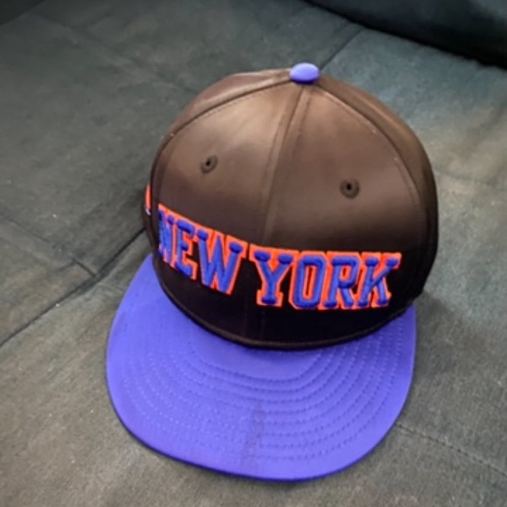 New York Knicks New Era ThrowBack Satin Fitted (size 7 3/8)